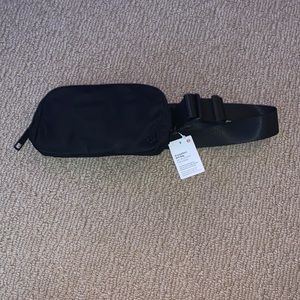NWT Lululemon Everywhere Belt Bag OS Black